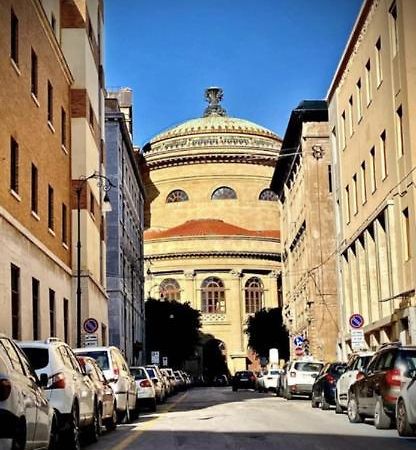 شقة Un Raggio Di Sole Al Massimo باليرمو المظهر الخارجي الصورة